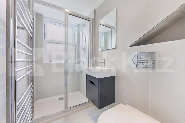 Triplex & offering 1160 Sq. Ft. of living & entertaining space Kendoa Road, Clapham